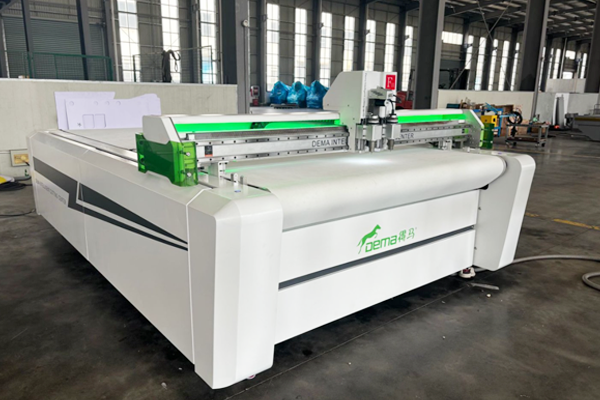 得馬F11高速裁切機