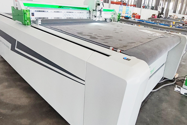 得馬高速裁切機(jī)F11